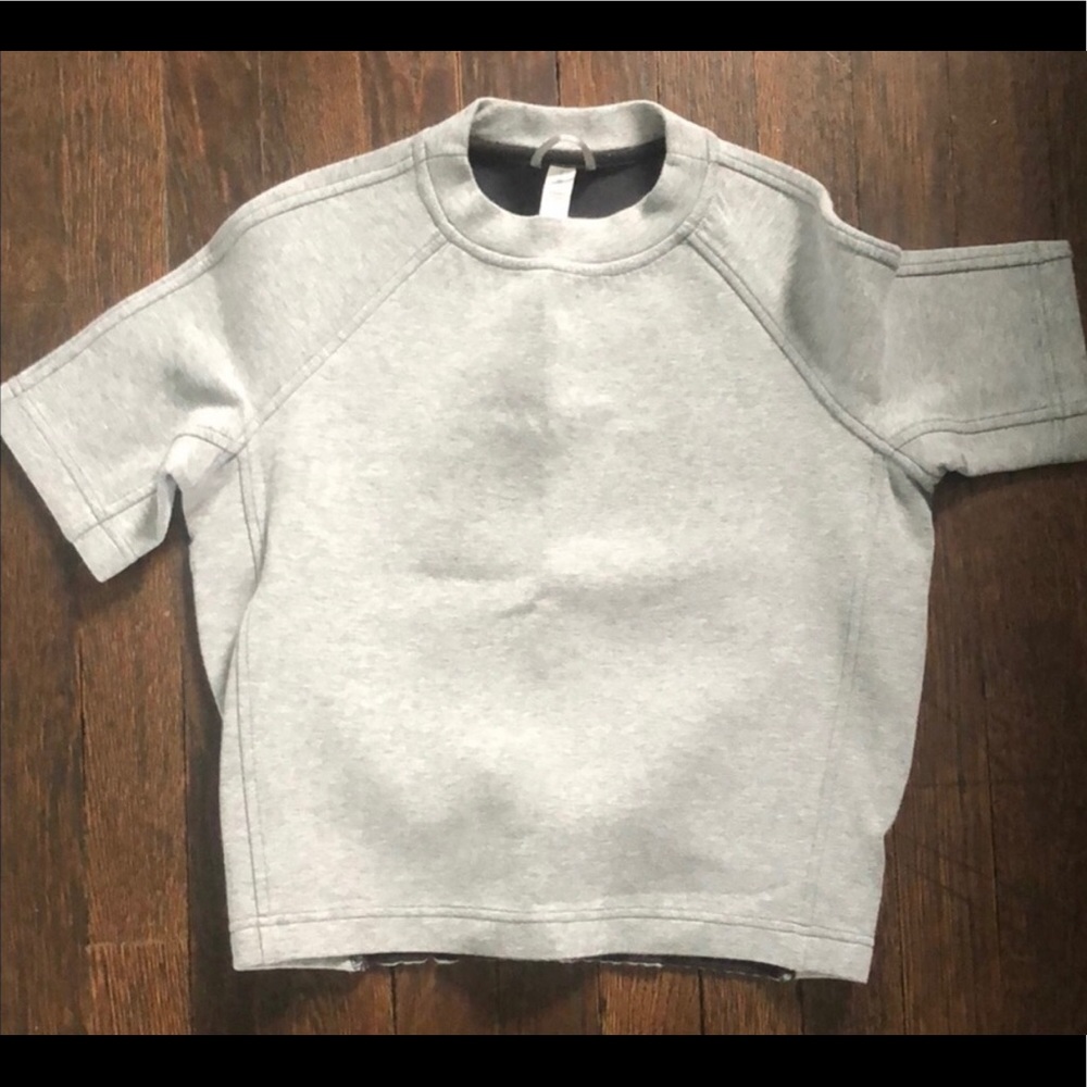 Lululemon top size 2 in gray color.